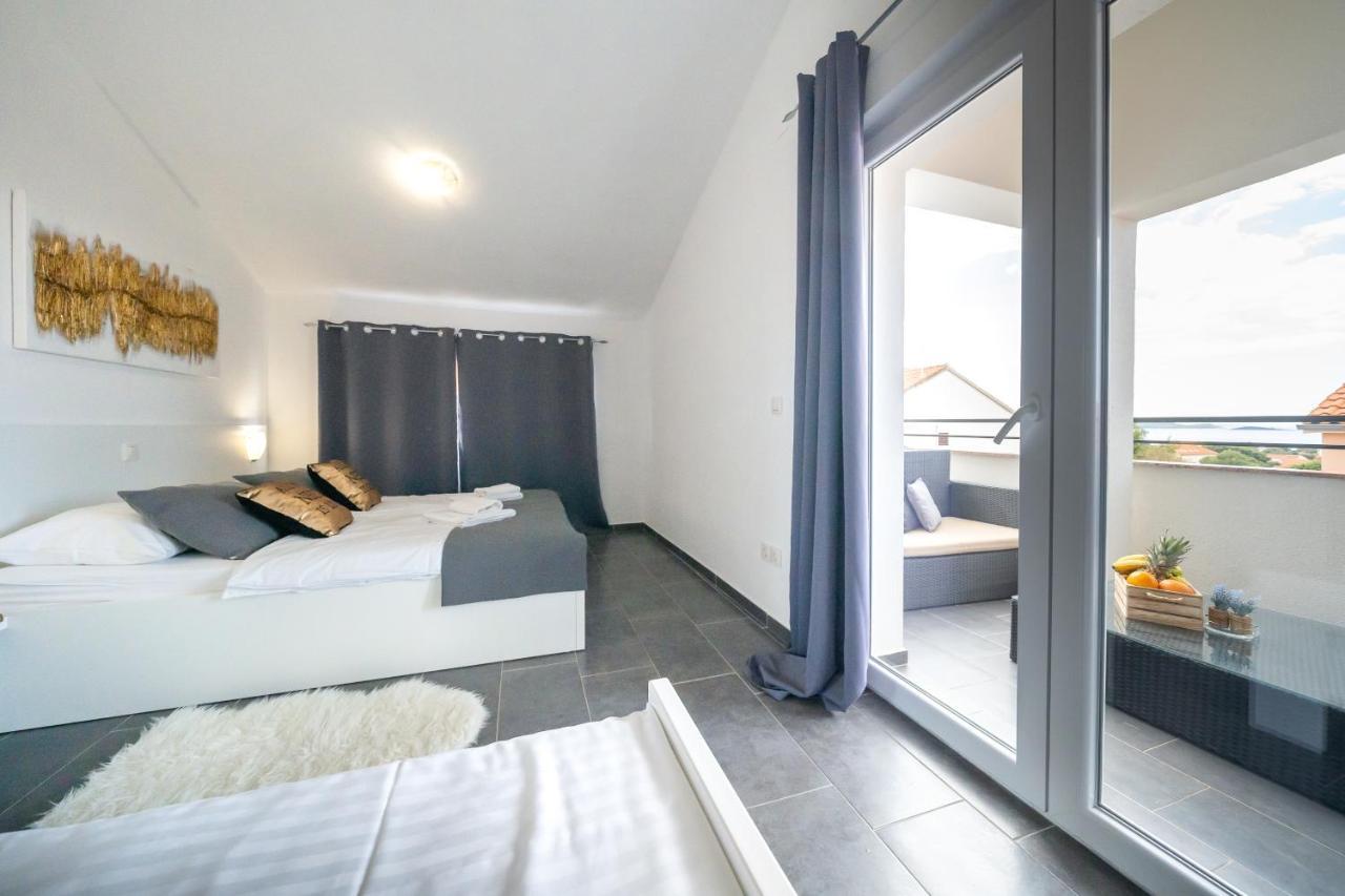 Holiday Apartments Amarilis Pakoštane Buitenkant foto