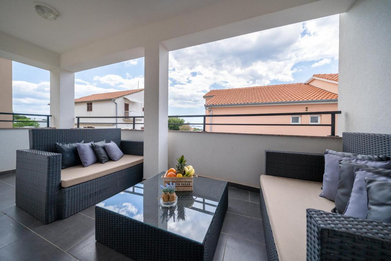 Holiday Apartments Amarilis Pakoštane Buitenkant foto