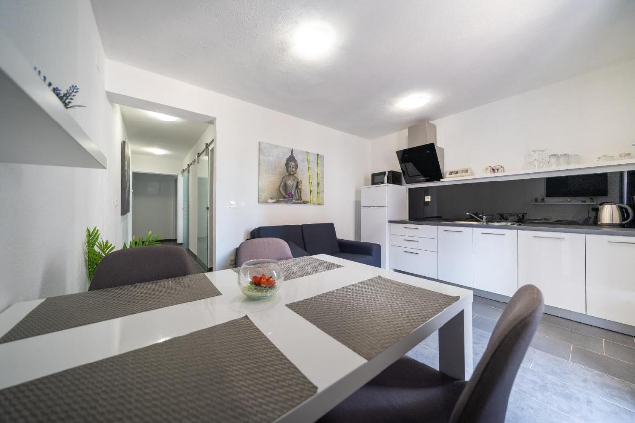 Holiday Apartments Amarilis Pakoštane Buitenkant foto