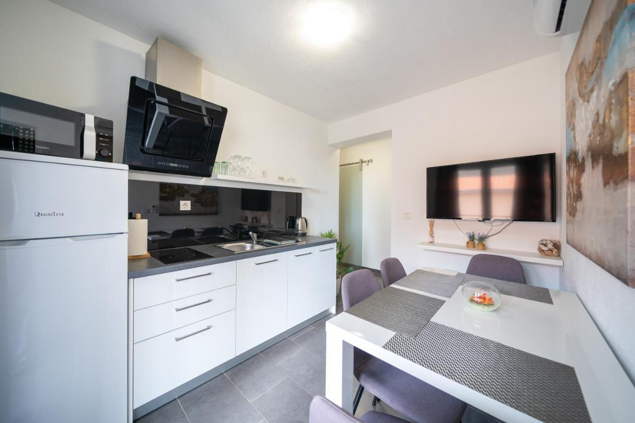 Holiday Apartments Amarilis Pakoštane Buitenkant foto