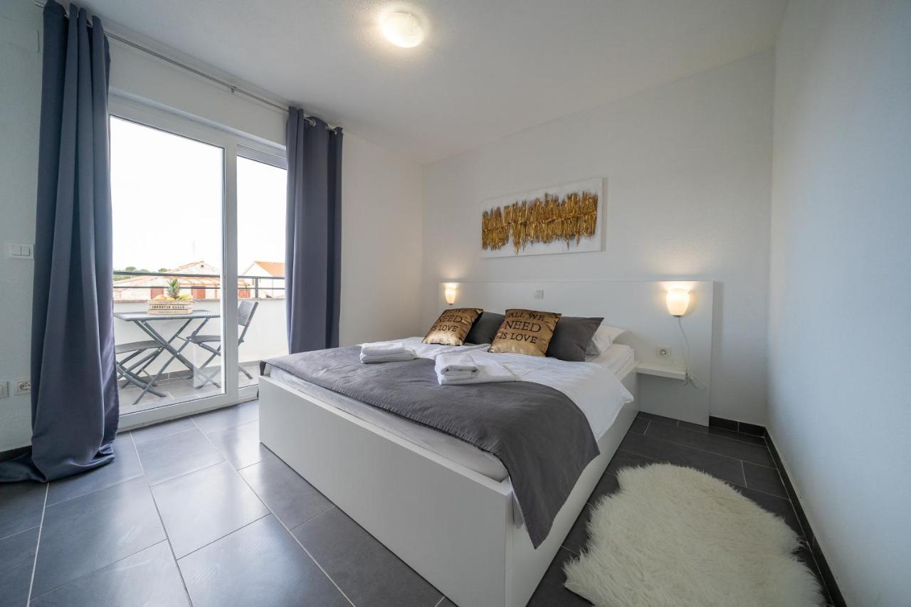 Holiday Apartments Amarilis Pakoštane Buitenkant foto