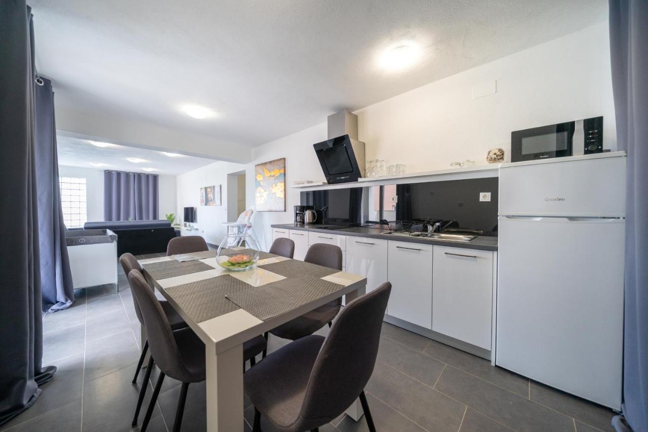 Holiday Apartments Amarilis Pakoštane Buitenkant foto