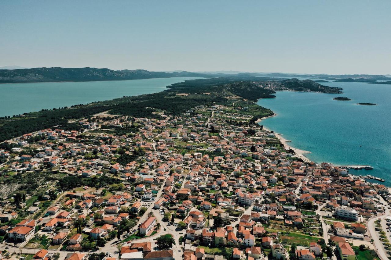 Holiday Apartments Amarilis Pakoštane Buitenkant foto