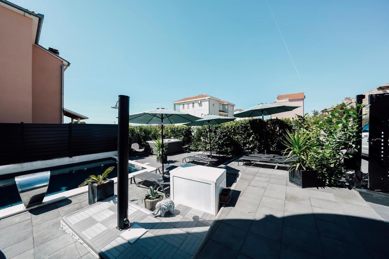 Holiday Apartments Amarilis Pakoštane Buitenkant foto